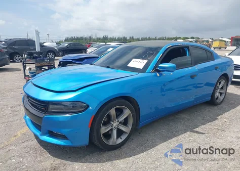 2015 Dodge Charger Sxt z USA, uszkodzony, nr VIN 2C3CDXHG3FH827754